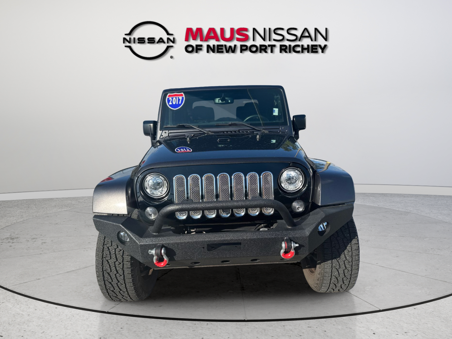 Used 2017 Gray Jeep Sahara image 5