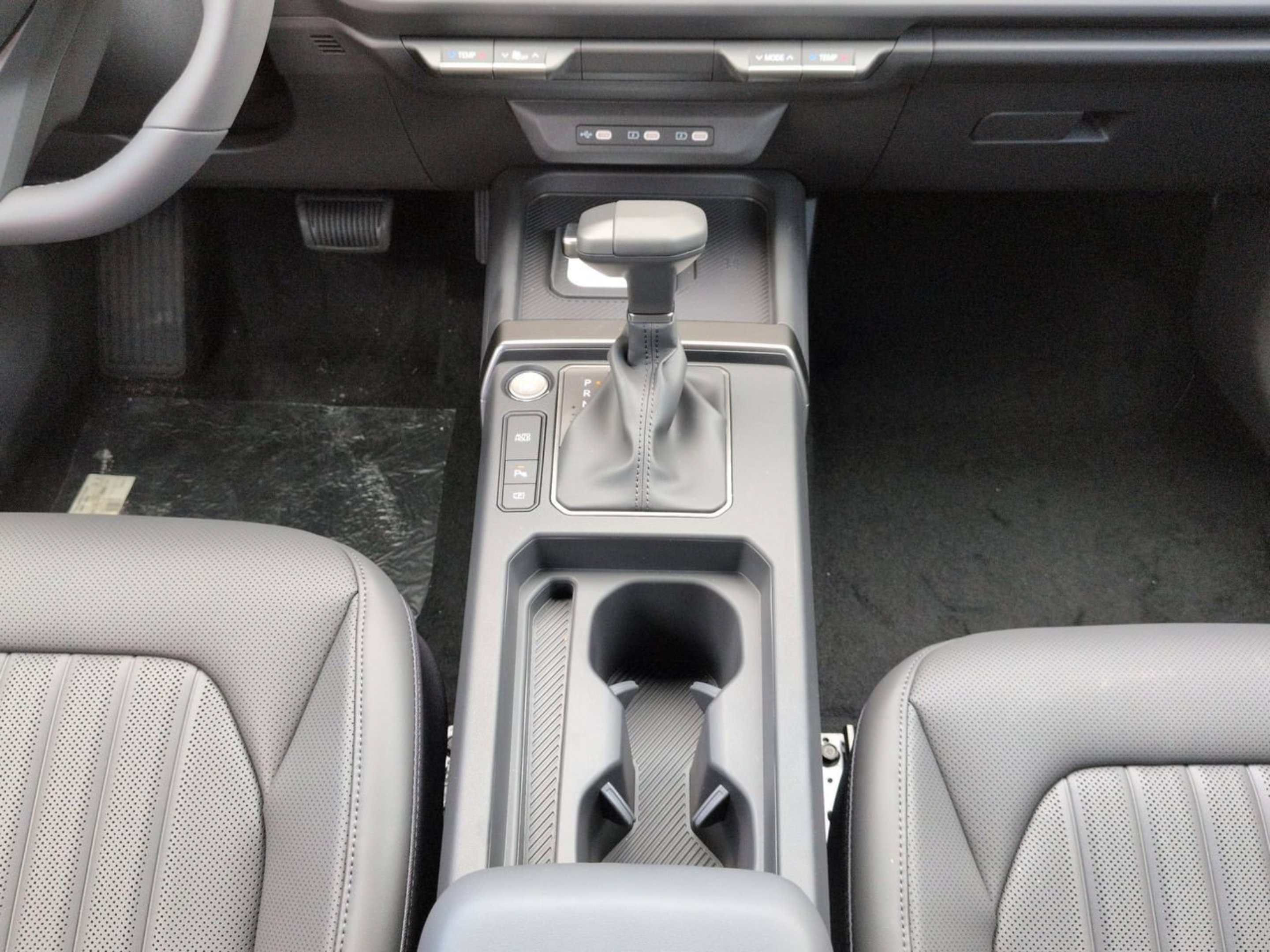 New 2027 Pale Gray Kia X-Line SX image 29