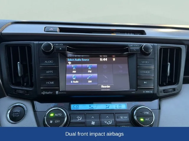 Used 2018 Silver Toyota XLE image 11