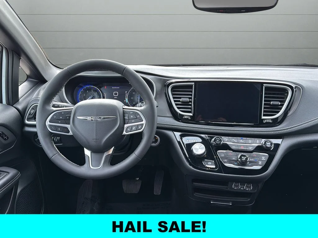 Used 2025 White Chrysler Select image 12