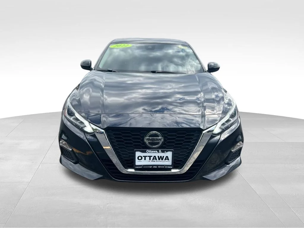 Used 2022 Black Nissan 2.5 SV image 2