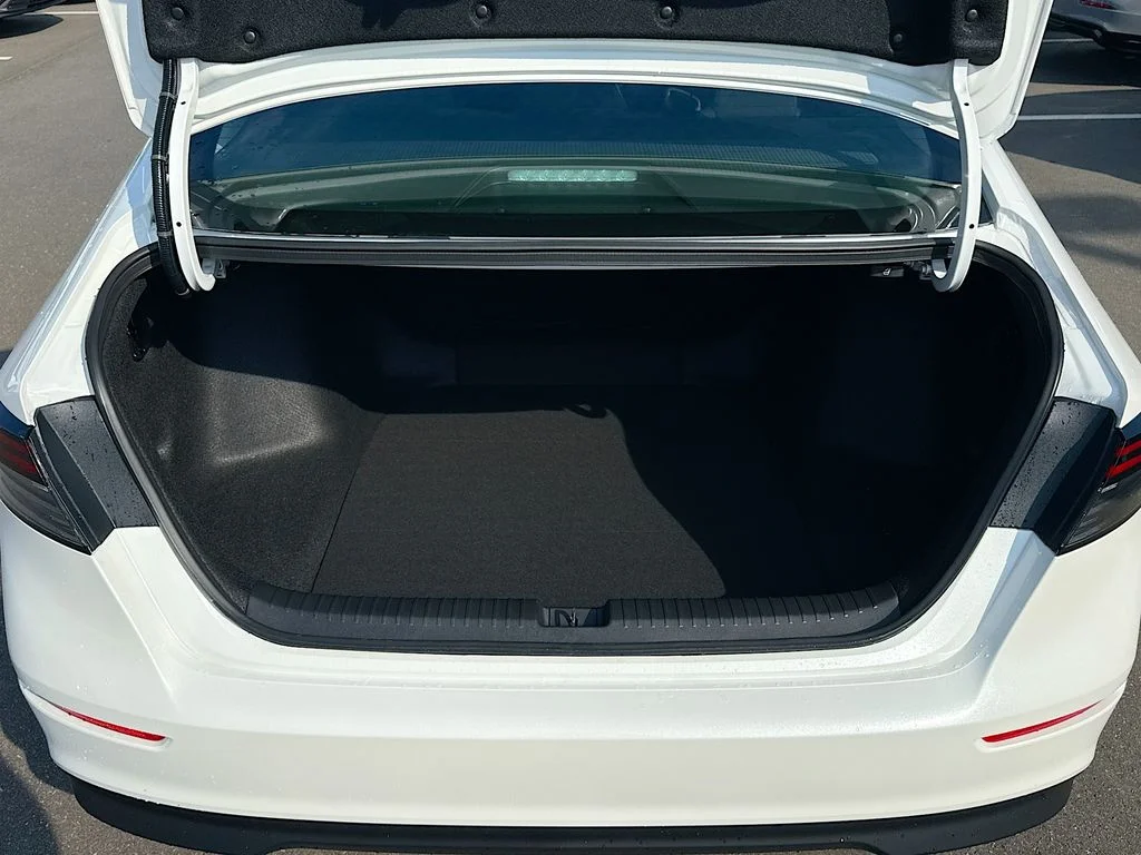 New 2026 Platinum White Pearl Honda LX image 26