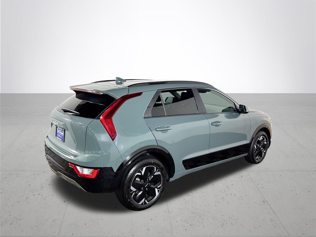 Used 2024 Green Kia Wind image 6