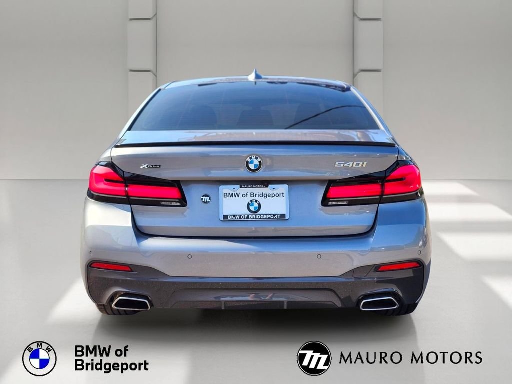 Used 2023 Gray BMW 540i xDrive image 5