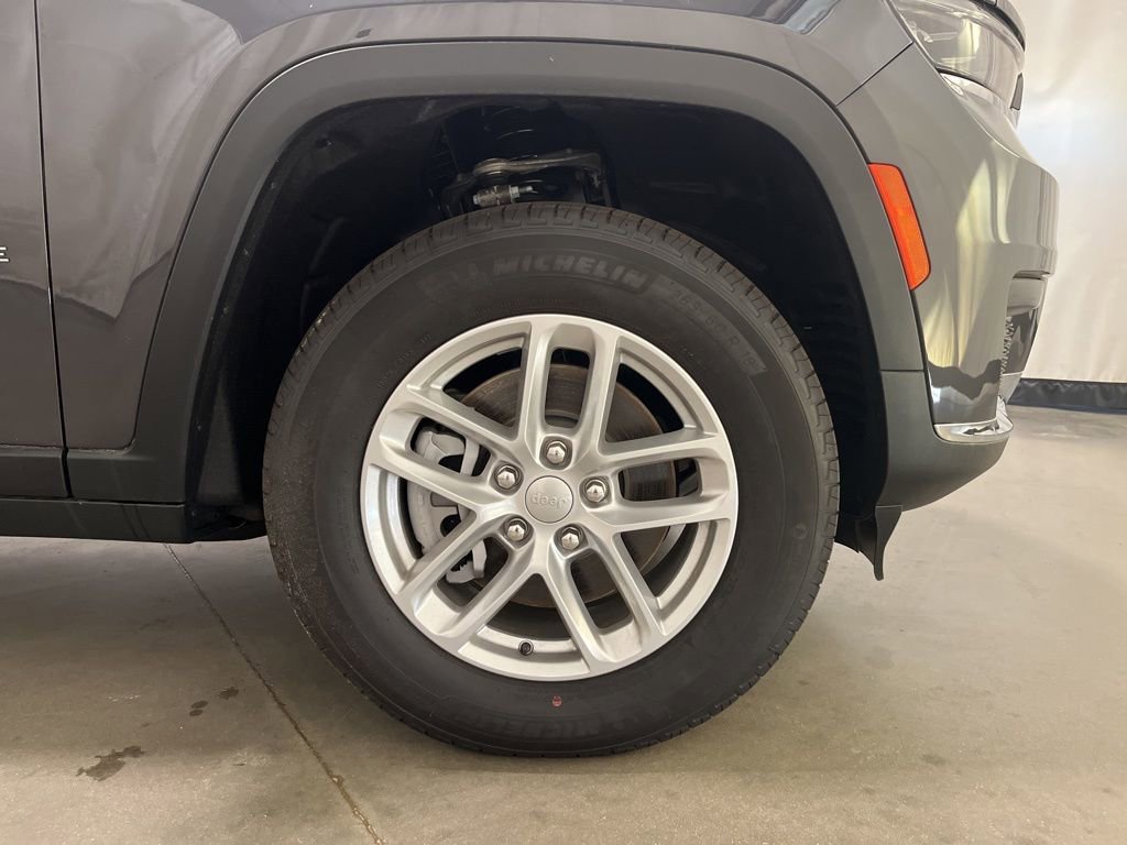 Used 2025 Baltic Gray Metallic Clearcoat Jeep Laredo X image 25