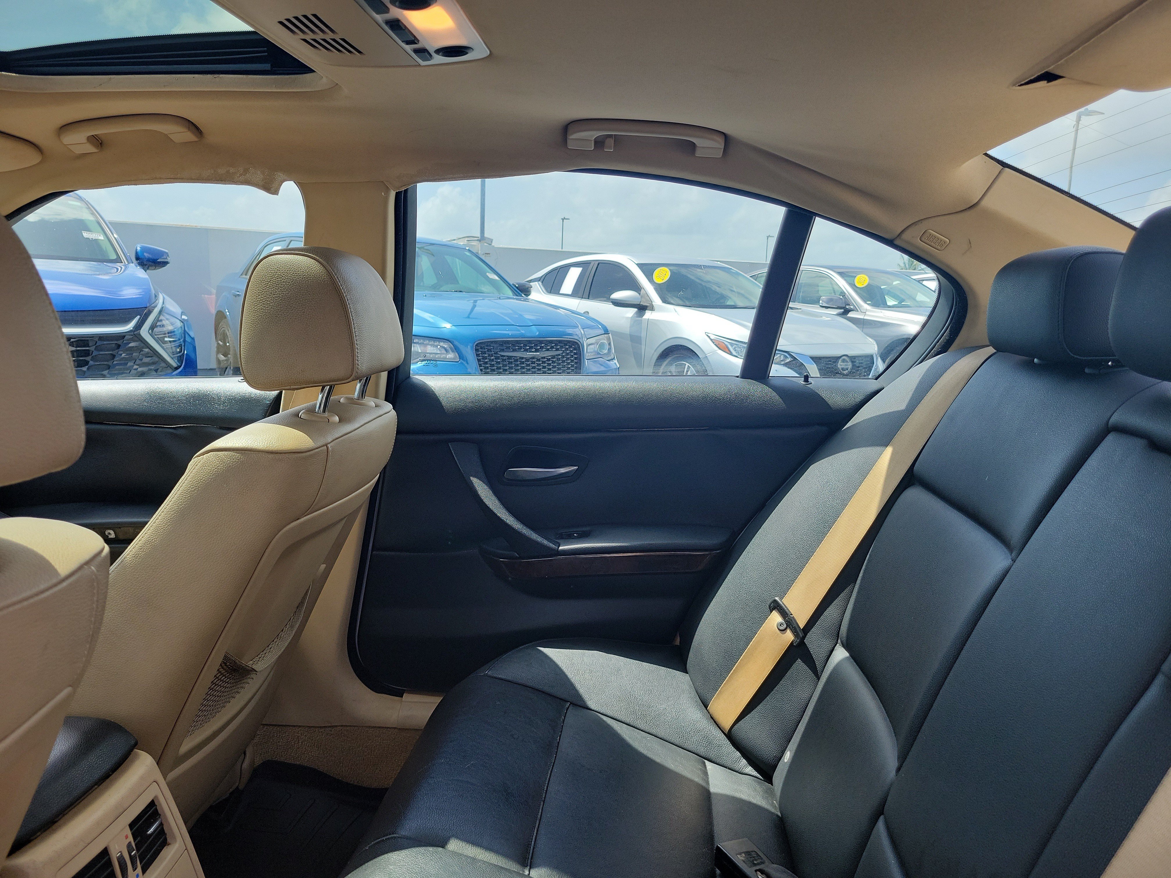 Used 2009 Alpine White BMW 335i image 11