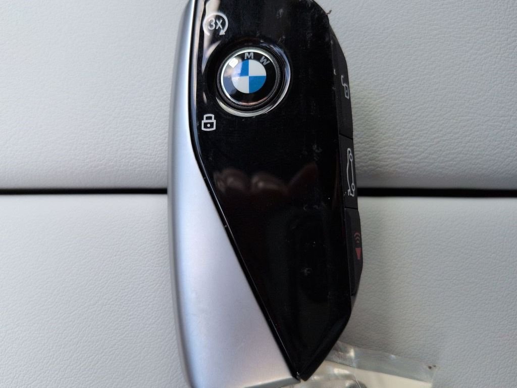 New 2027 Tanzanite Blue II Metallic BMW xDrive40i image 30