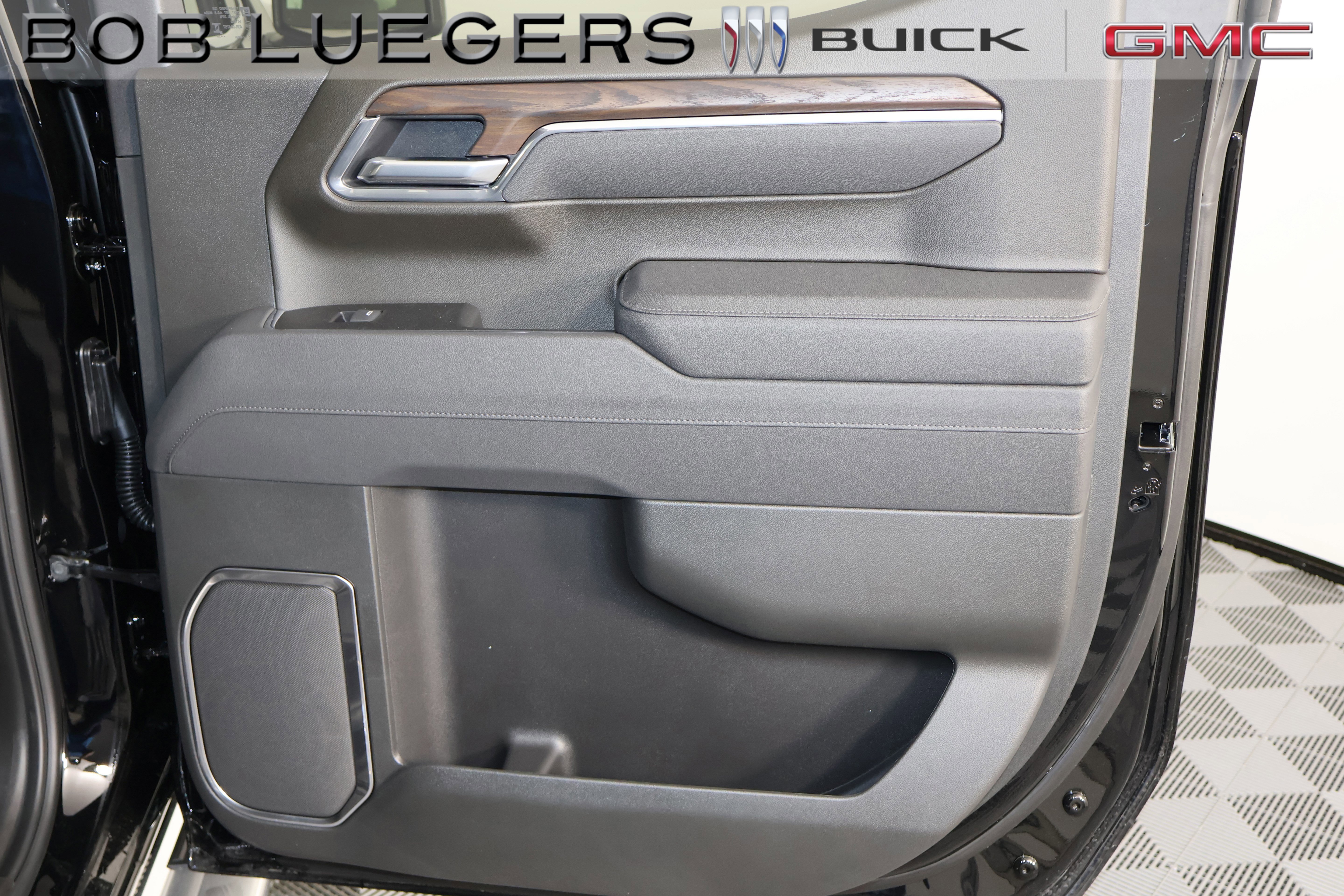 2026 GMC Sierra 1500 SLT - Photo 18