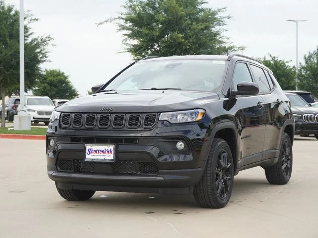 New 2026 Diamond Black Crystal Pearl-Coat Exterior Paint Jeep Latitude image 3