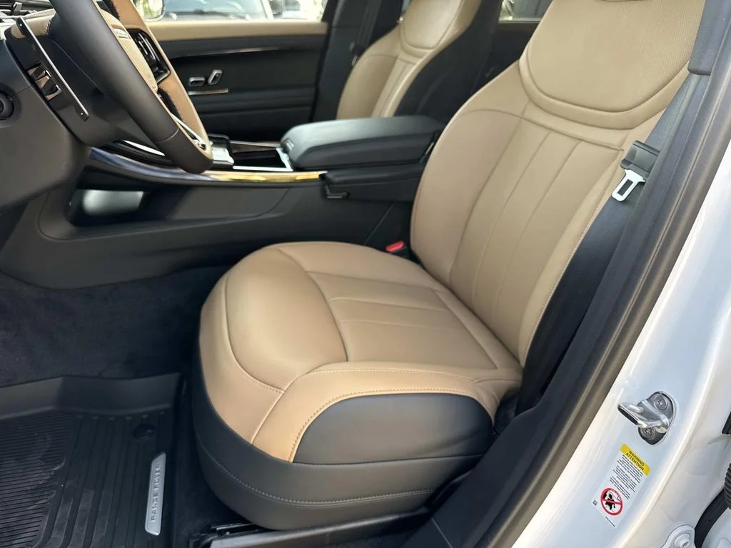 New 2026 Ostuni Pearl White Land Rover Dynamic SE image 10