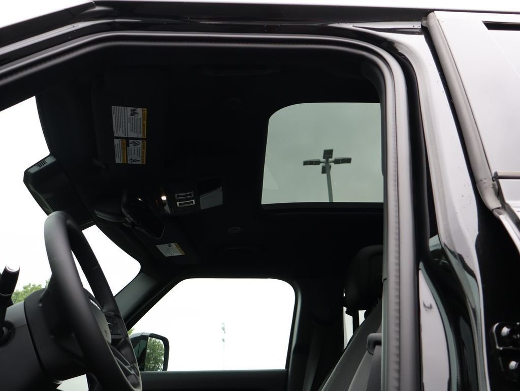 New 2026 Santorini Black LAND ROVER X-Dynamic SE image 37