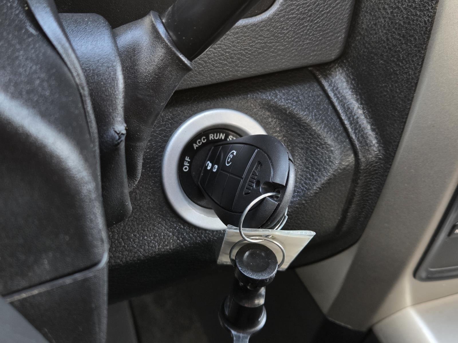 Used 2015 Bright White Clearcoat Ram SLT image 39