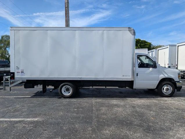 New 2026 Oxford White Ford E-350 SRW image 20