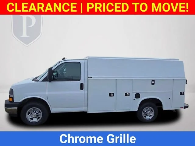 New 2025 Summit White Chevrolet 1WT image 11