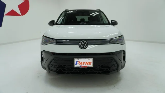 New 2026 Pure White w/Deep Black Roof Volkswagen SE Black image 2