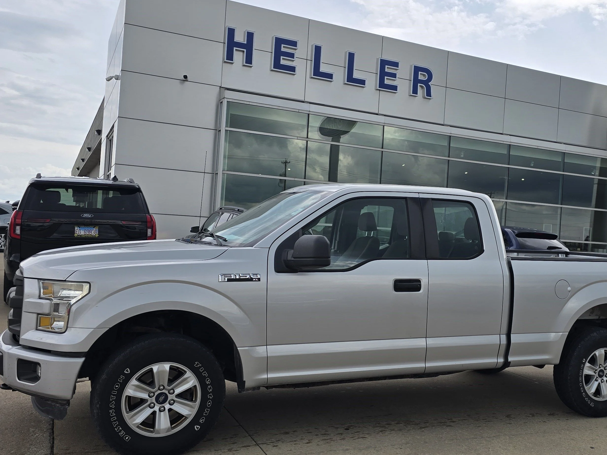 Used 2016 Ingot Silver Metallic Ford XL image 3
