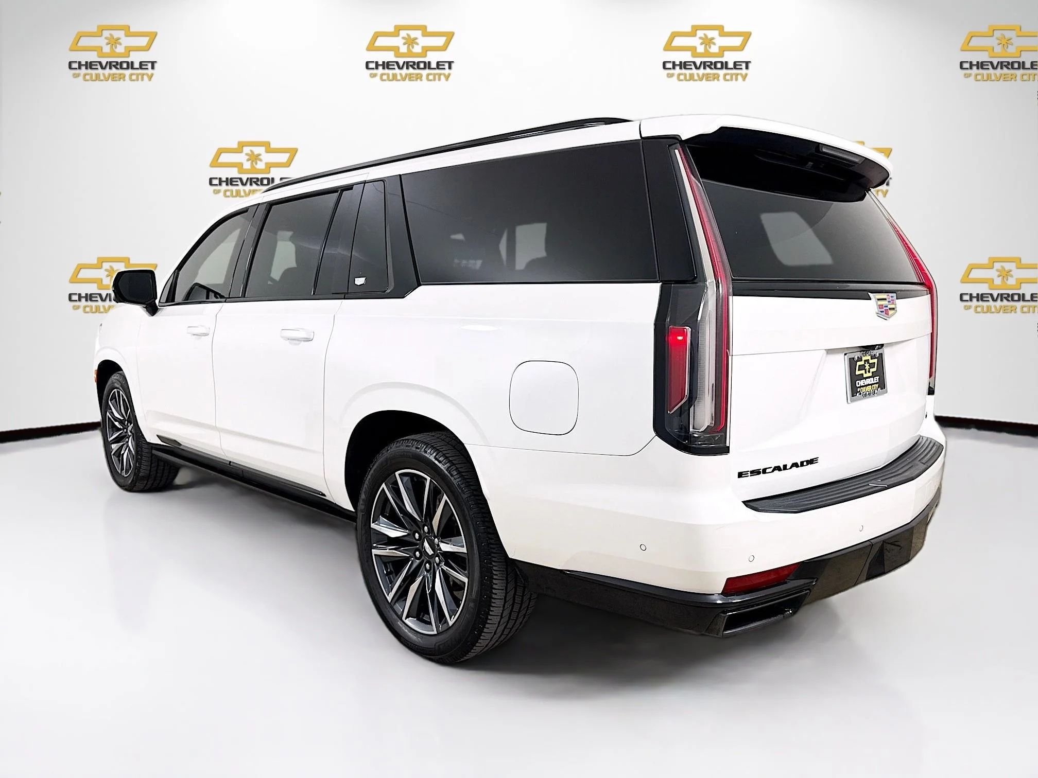 Used 2023 Crystal White Tricoat Cadillac Sport Platinum image 6