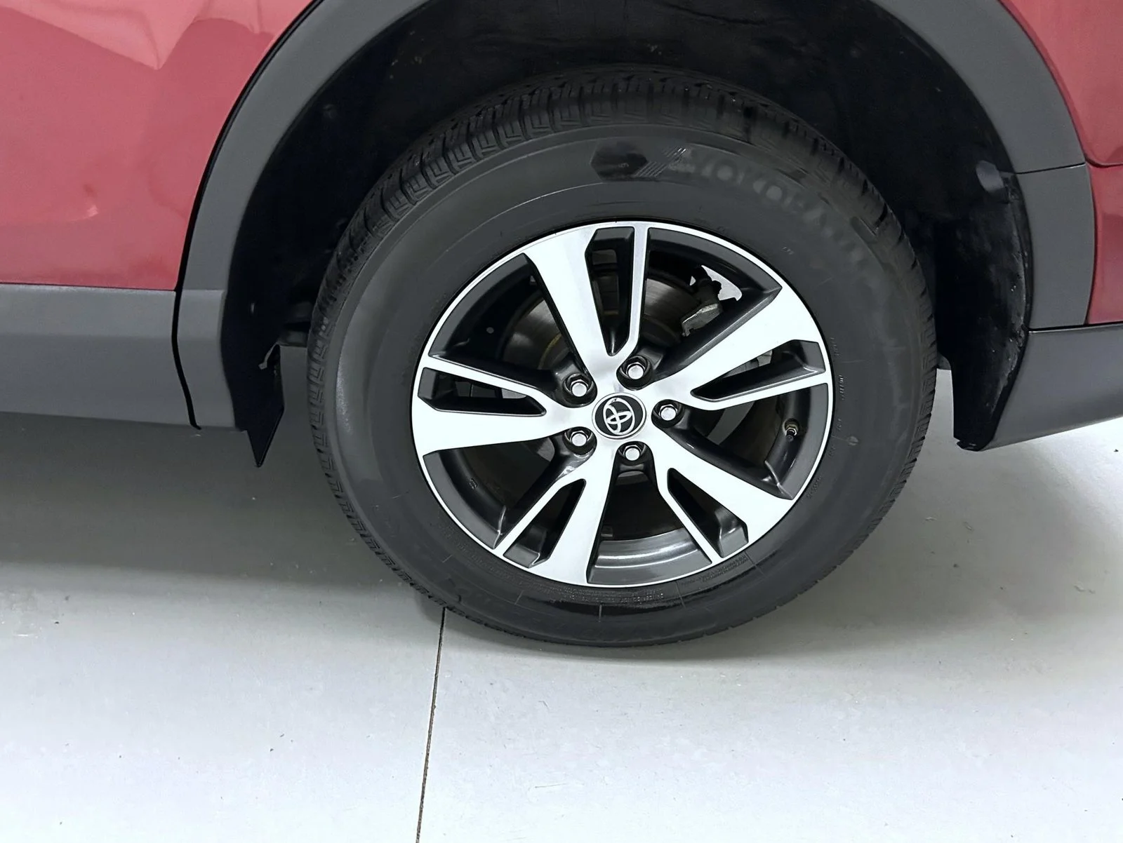 Used 2018 Red Toyota XLE image 22