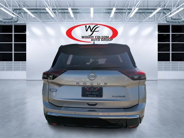 Used 2025 Gold Nissan Platinum image 4