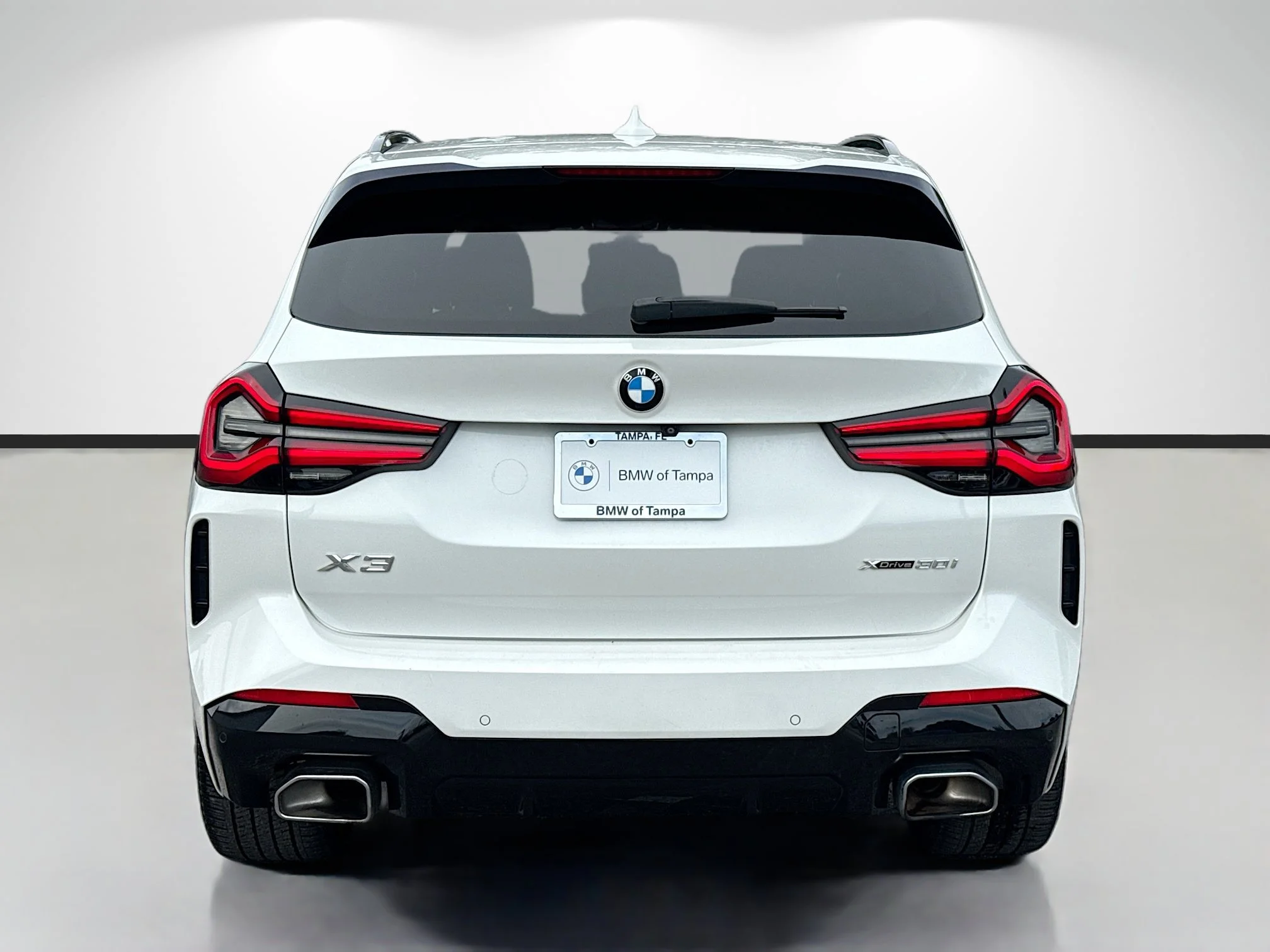 Used 2022 Mineral White Metallic BMW xDrive30i image 4