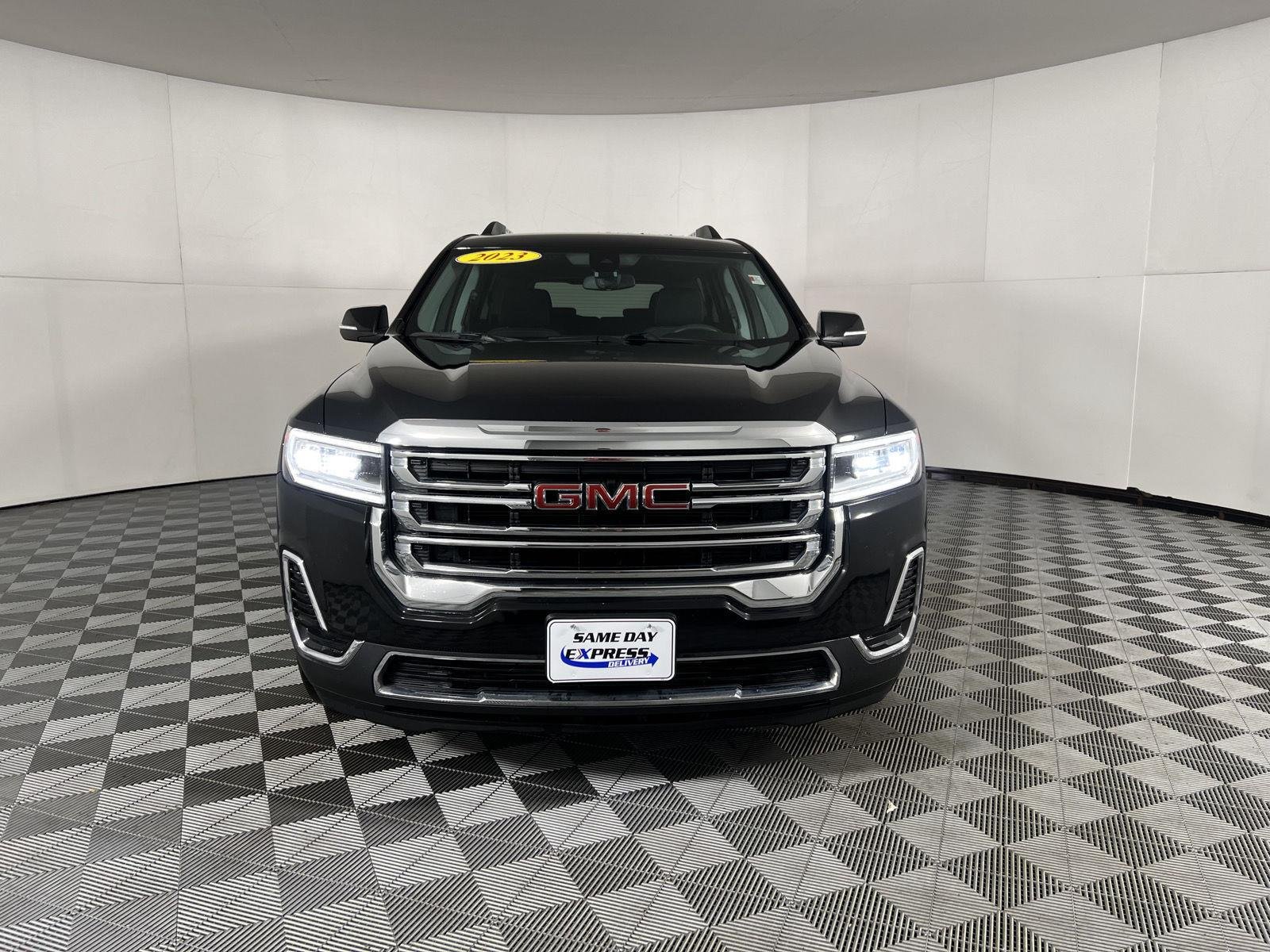 Used 2023 Ebony Twilight Metallic GMC SLE image 2