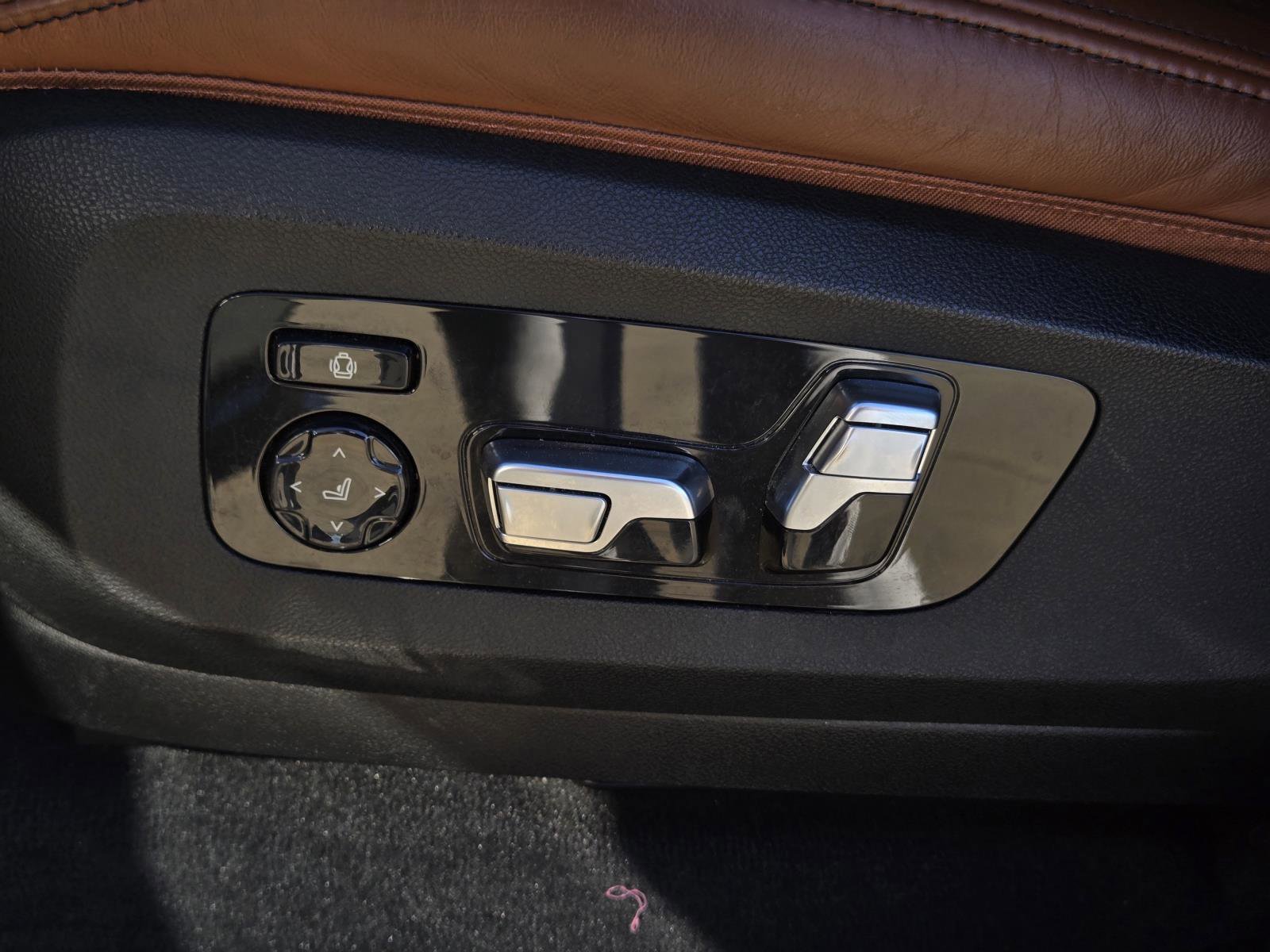Used 2024 Black Sapphire Metallic BMW M60i image 23