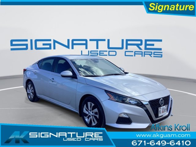 Used 2022 Brilliant Silver Metallic Nissan 2.5 S image 1
