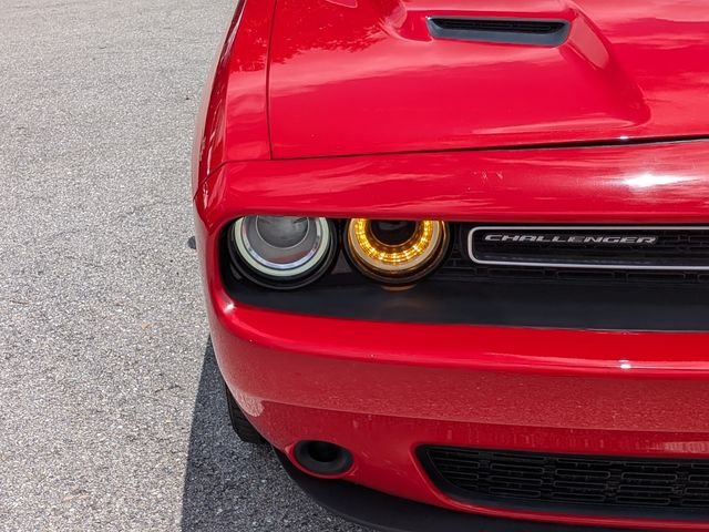 Used 2019 Red Dodge SXT image 9
