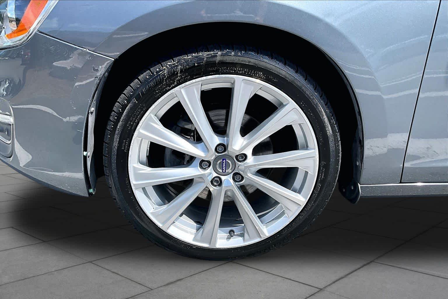 Used 2017 Osmium Grey Metallic Volvo Inscription image 11