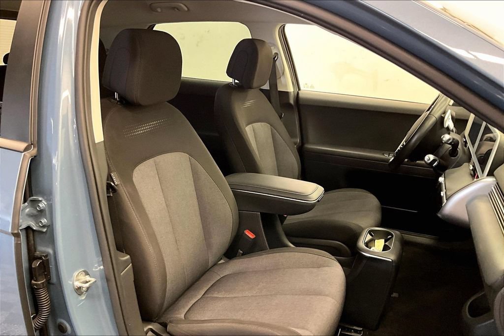 Used 2024  Hyundai SE image 6