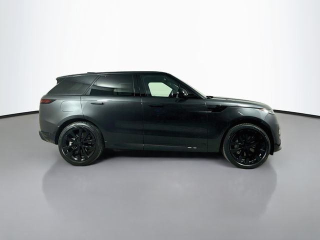 New 2026 Carpathian Grey Land Rover Dynamic SE image 4