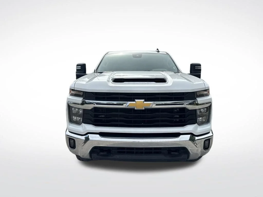 Used 2025 Summit White Chevrolet LT image 3
