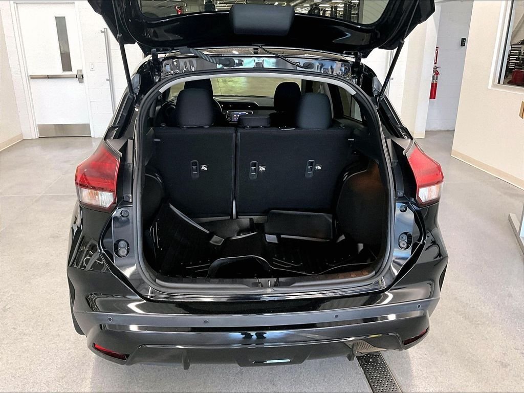 Used 2022 Super Black Nissan S image 34