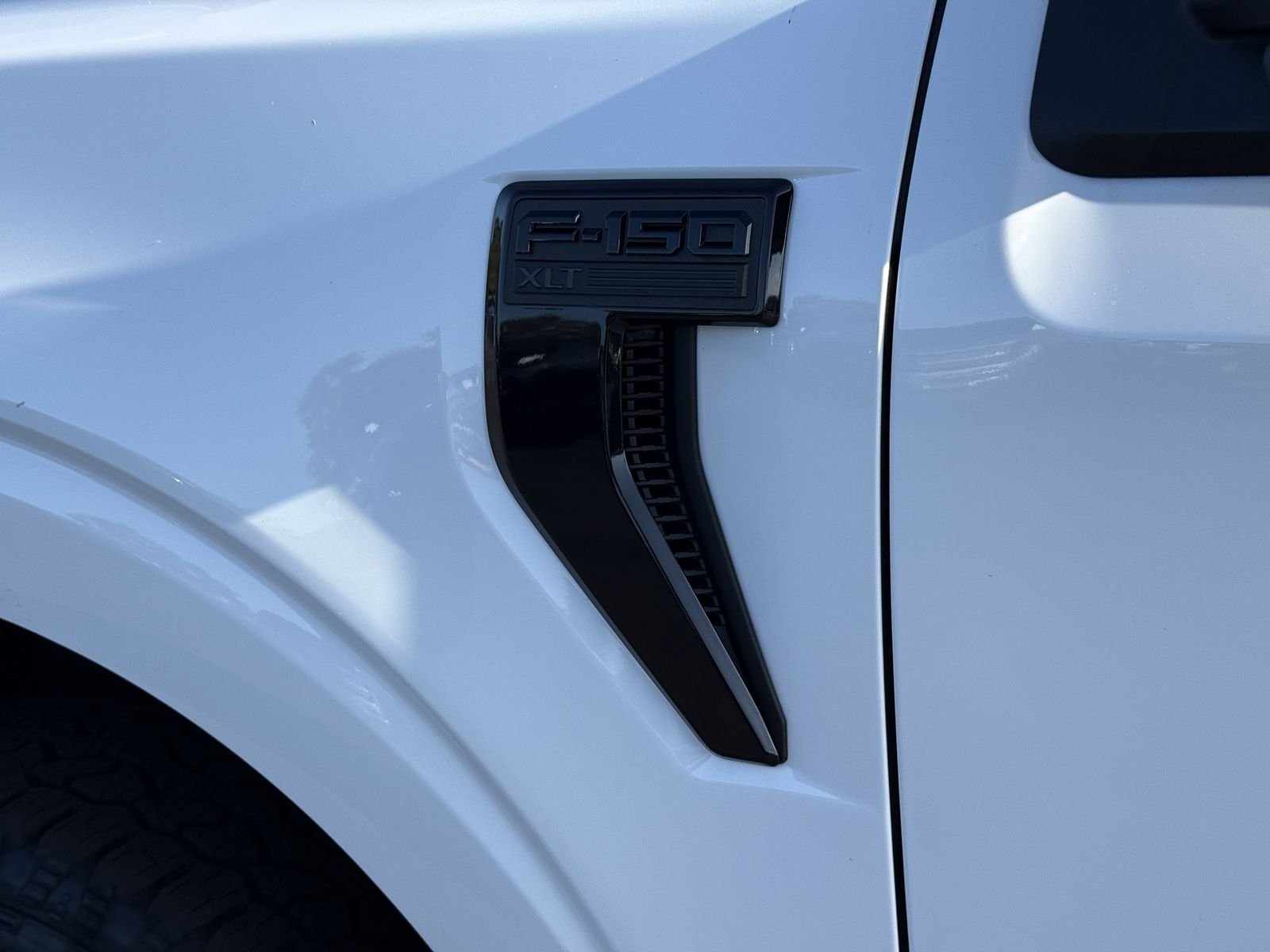 New 2026 Oxford White Ford XLT image 8