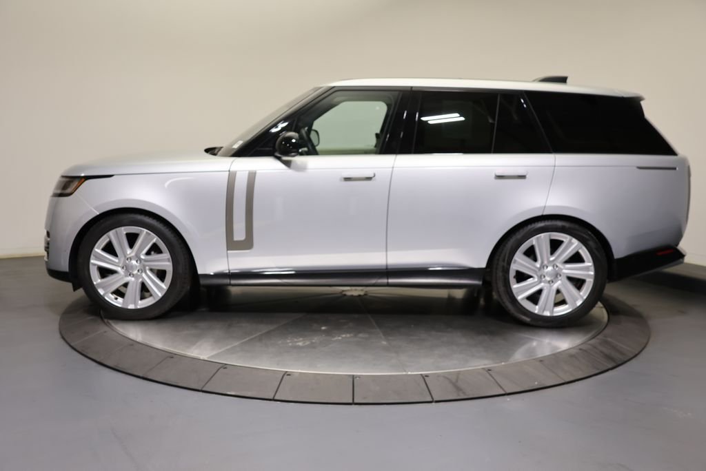 Certified Used 2023 Hakuba Silver Metallic Land Rover SE image 2