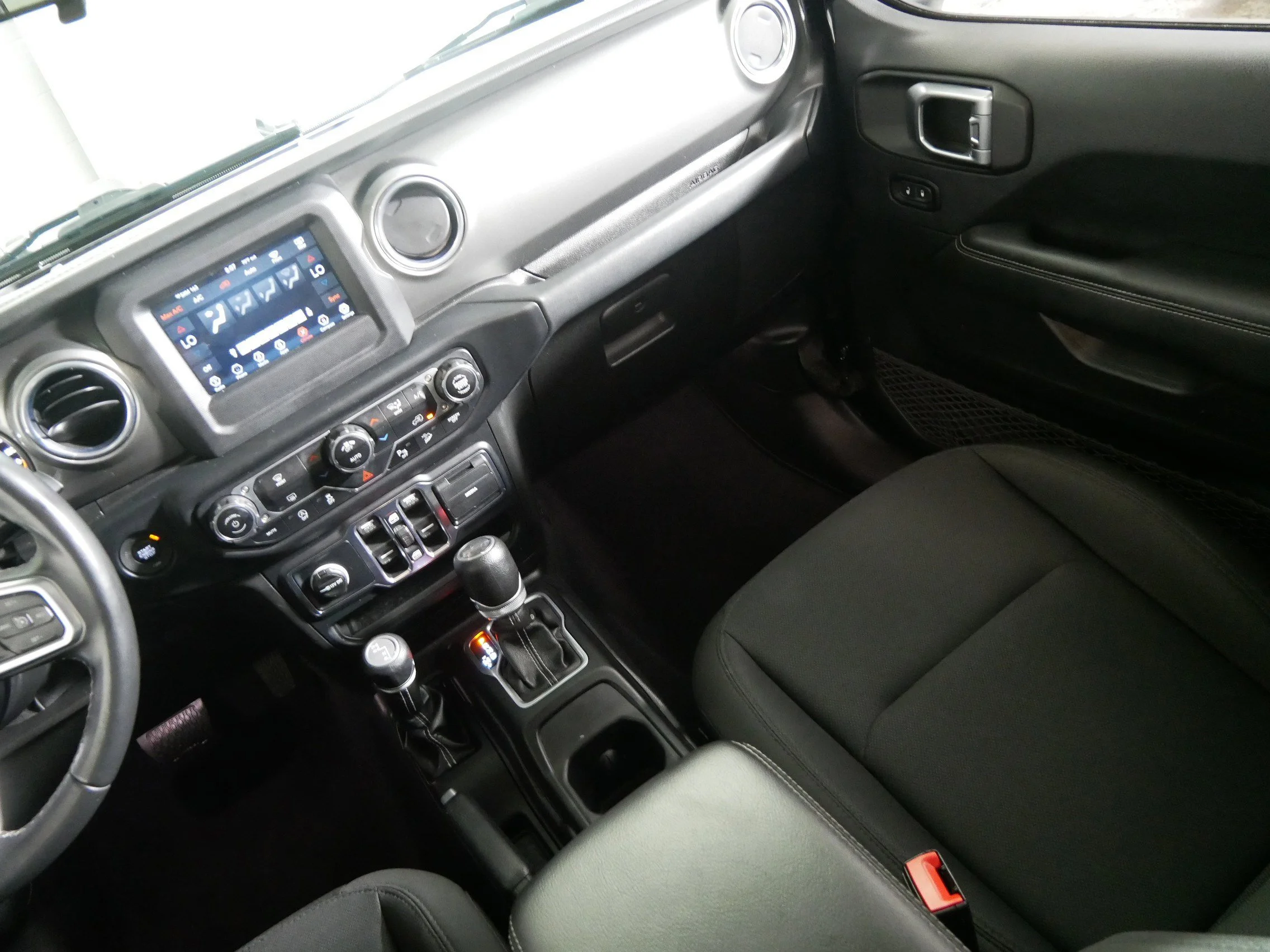Used 2019 Black Clearcoat Jeep Sahara image 11