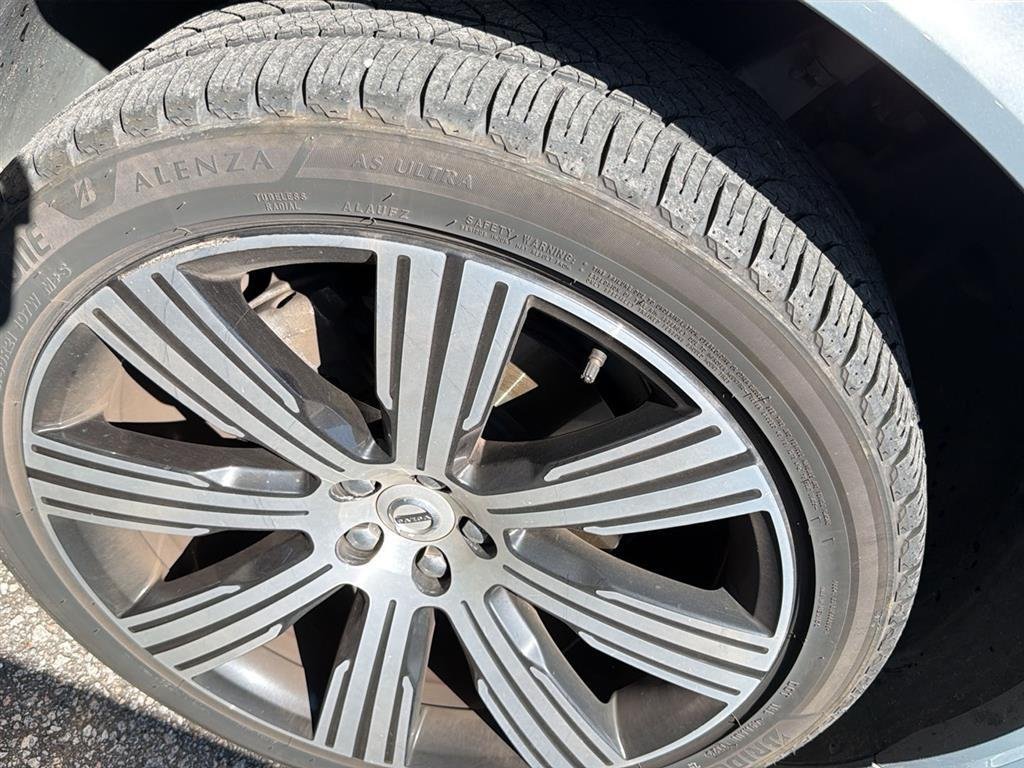 Used 2020 Thunder Grey Metallic Volvo Inscription image 18