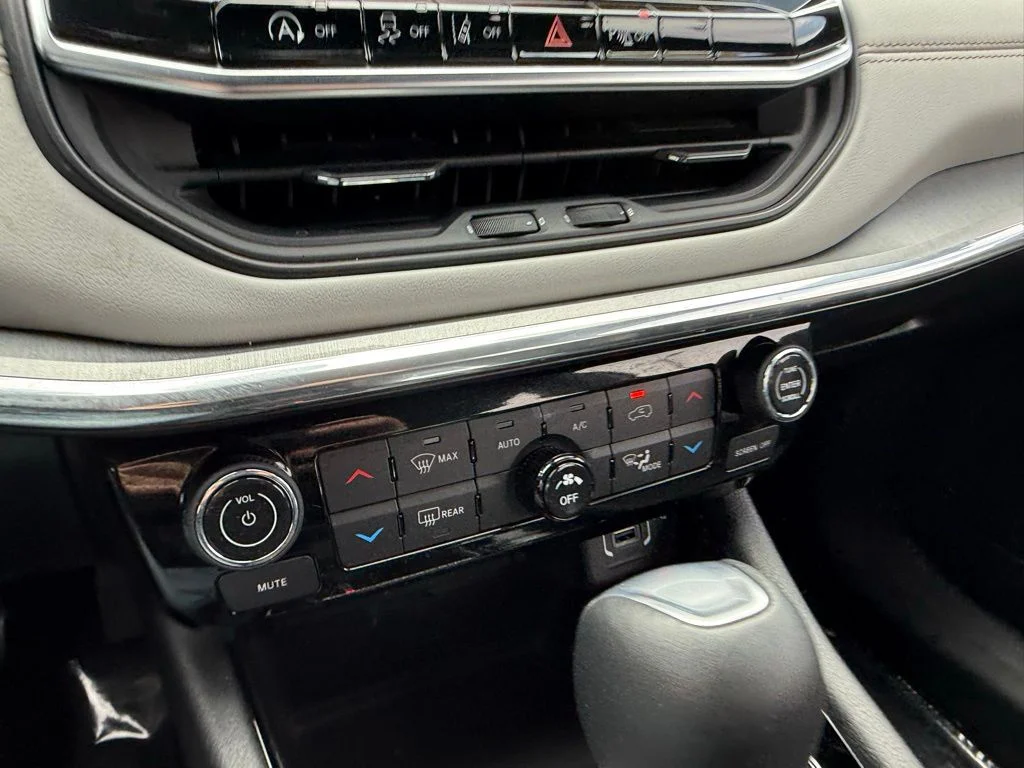 Used 2023 White Jeep Limited image 28