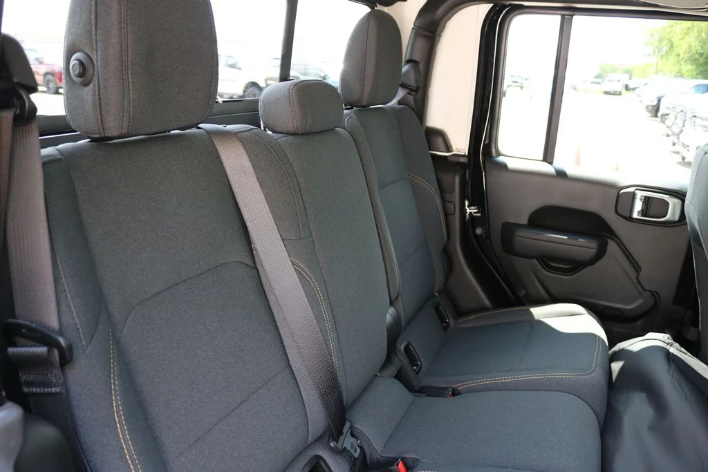 Used 2024  Jeep Sport image 16