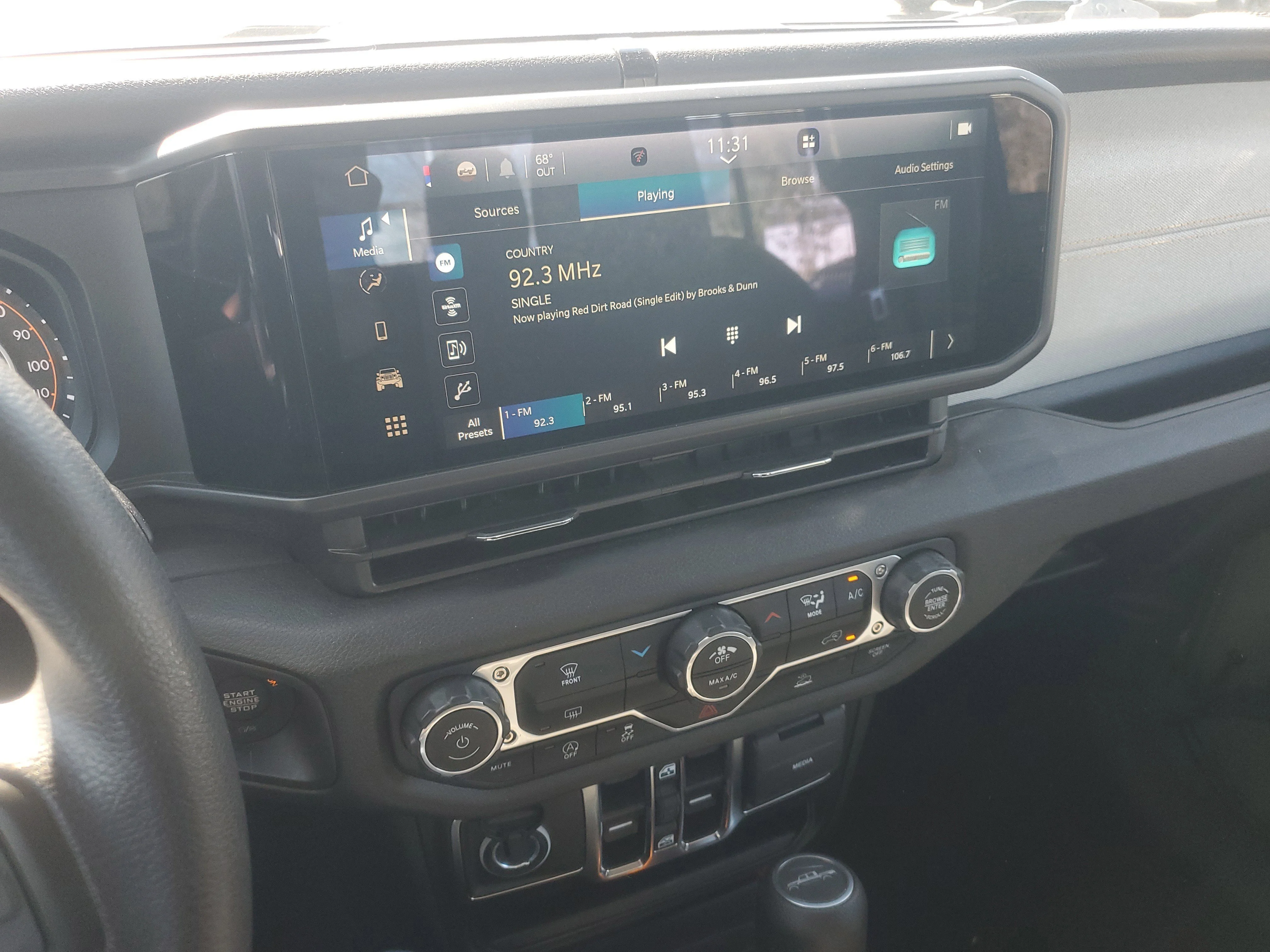Used 2025 41 Jeep Sport image 34