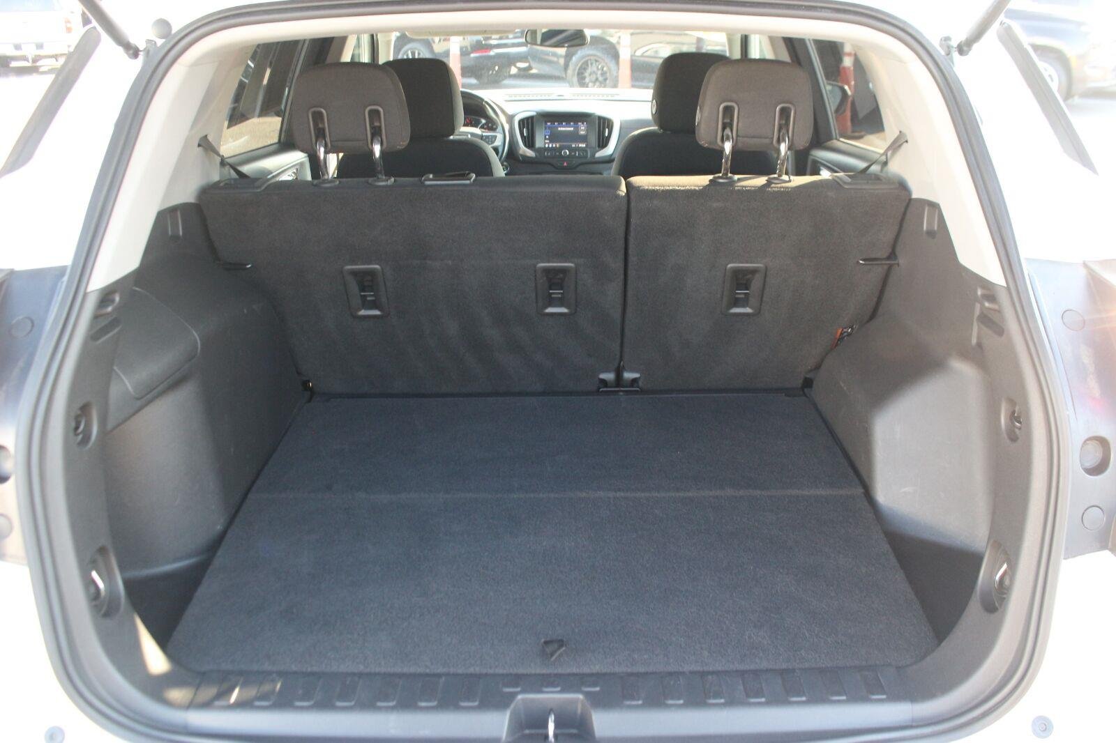 Used 2020 SUMMIT WHITE GMC SLE image 10