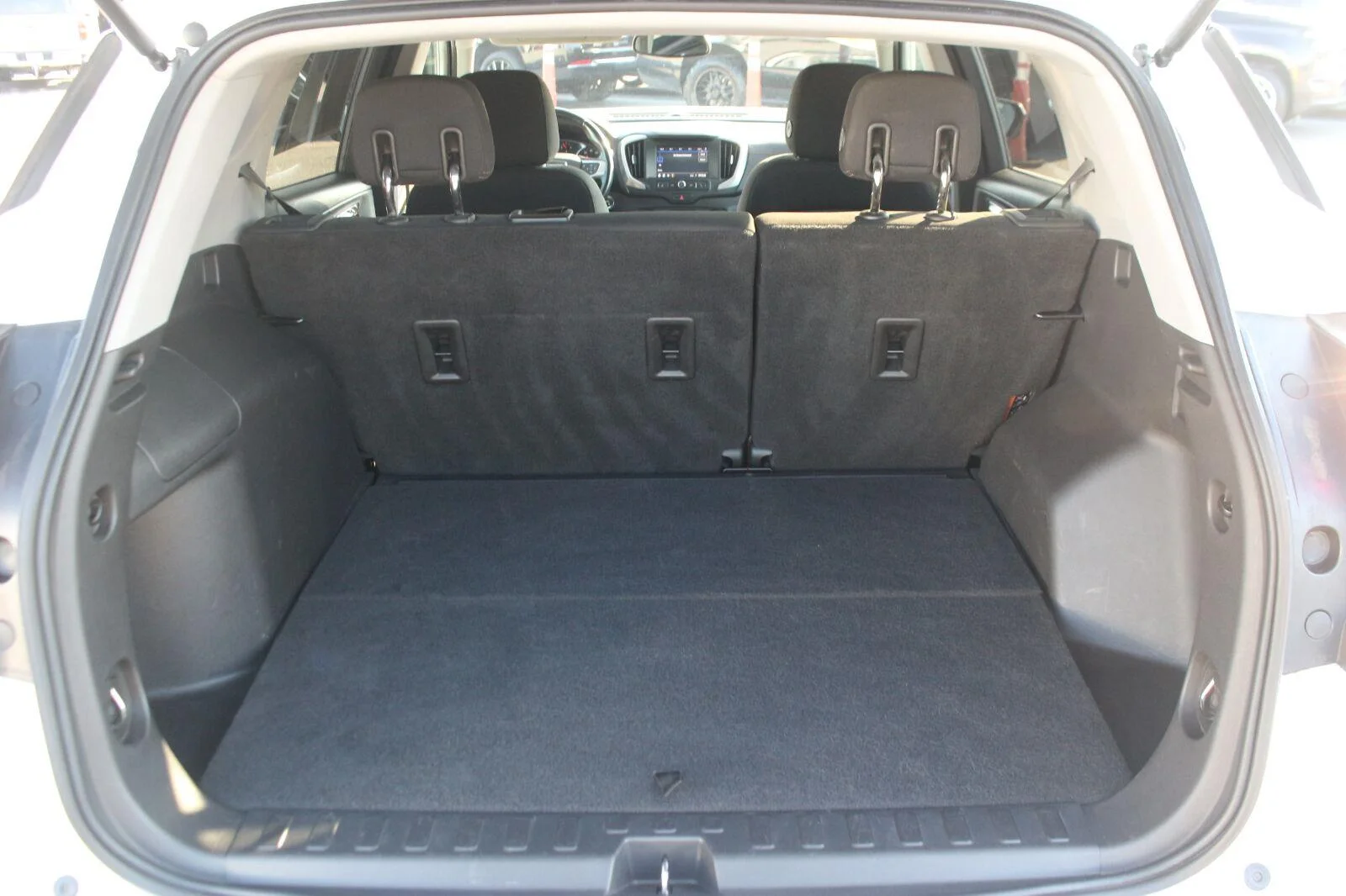 Used 2020 SUMMIT WHITE GMC SLE image 10