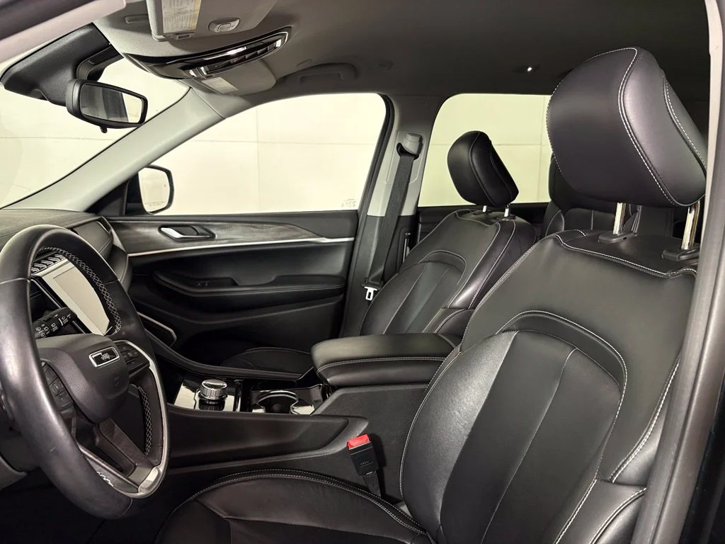 Used 2022 Black Jeep Limited image 17