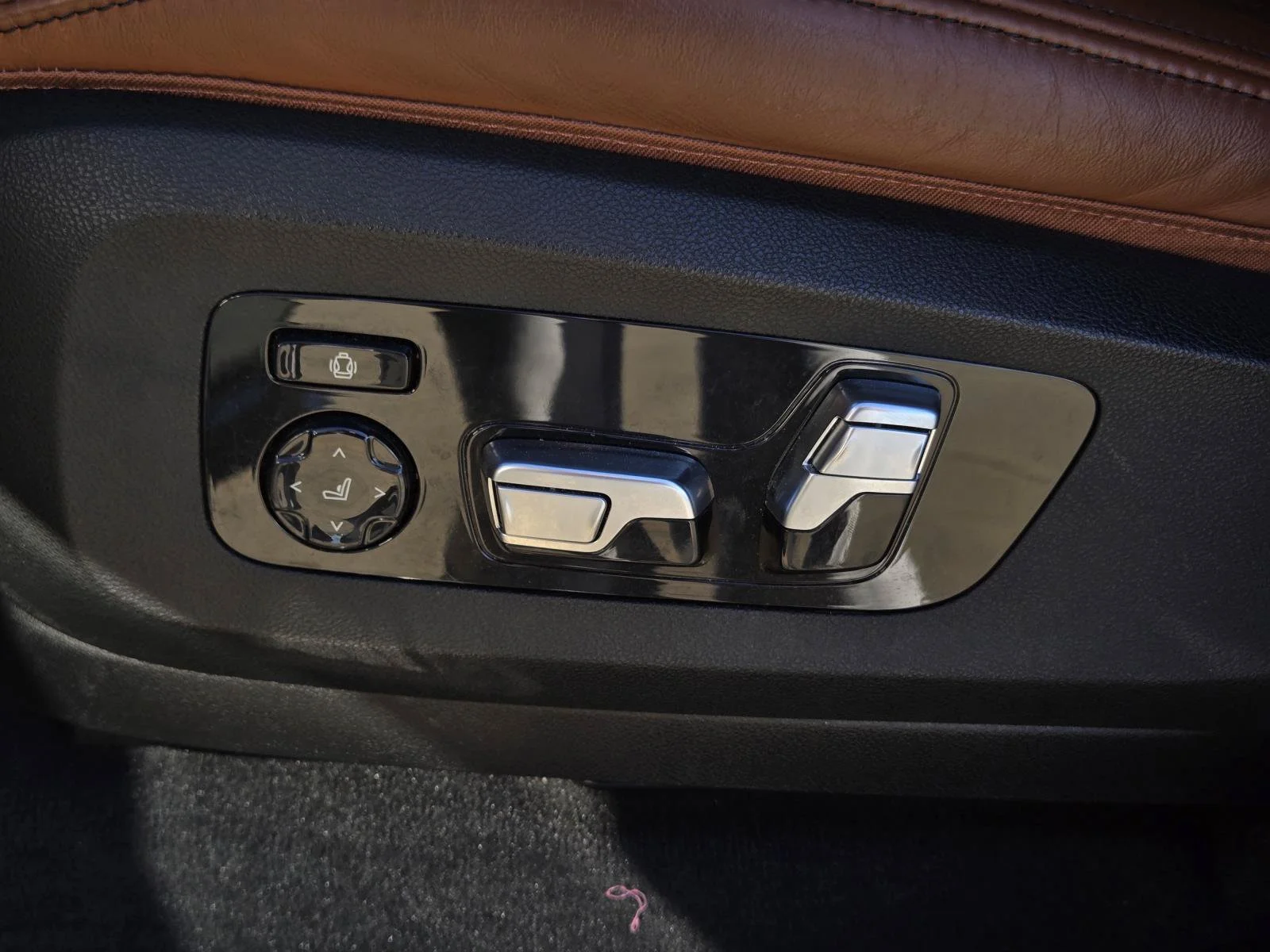 Used 2024 Black Sapphire Metallic BMW M60i image 23