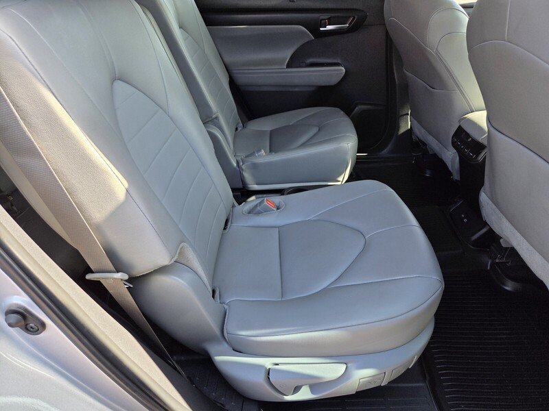 Used 2025 Silver Toyota XLE image 22