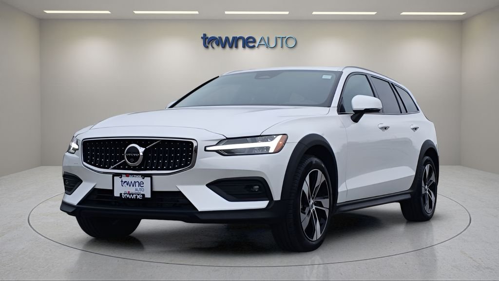 2025 Volvo V60 Cross Country