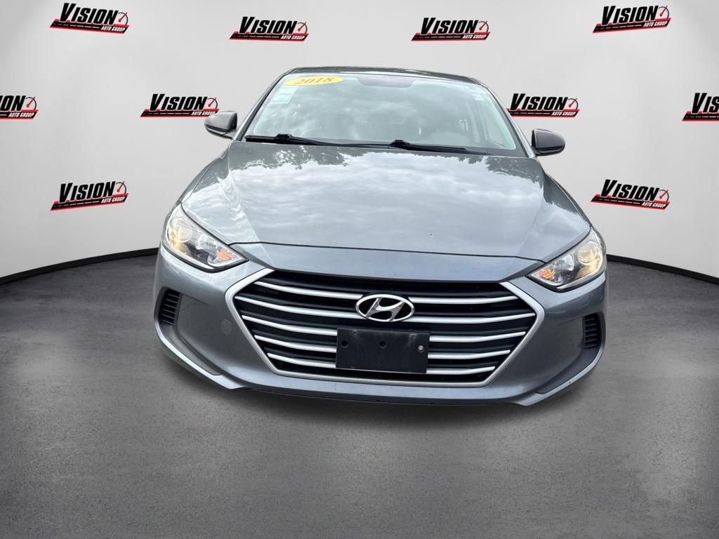 Used 2018 Gray Hyundai SE image 8