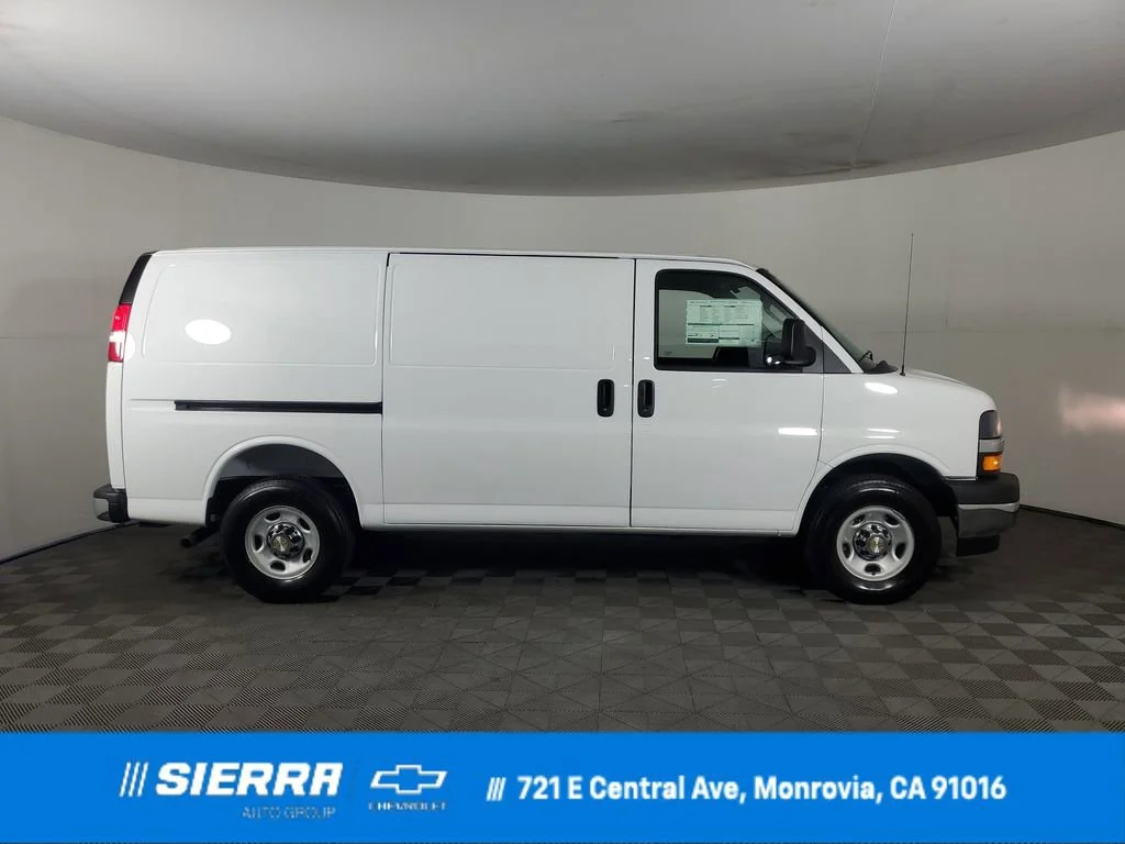 2026 Chevrolet Express 2500 Work Van HD's photo