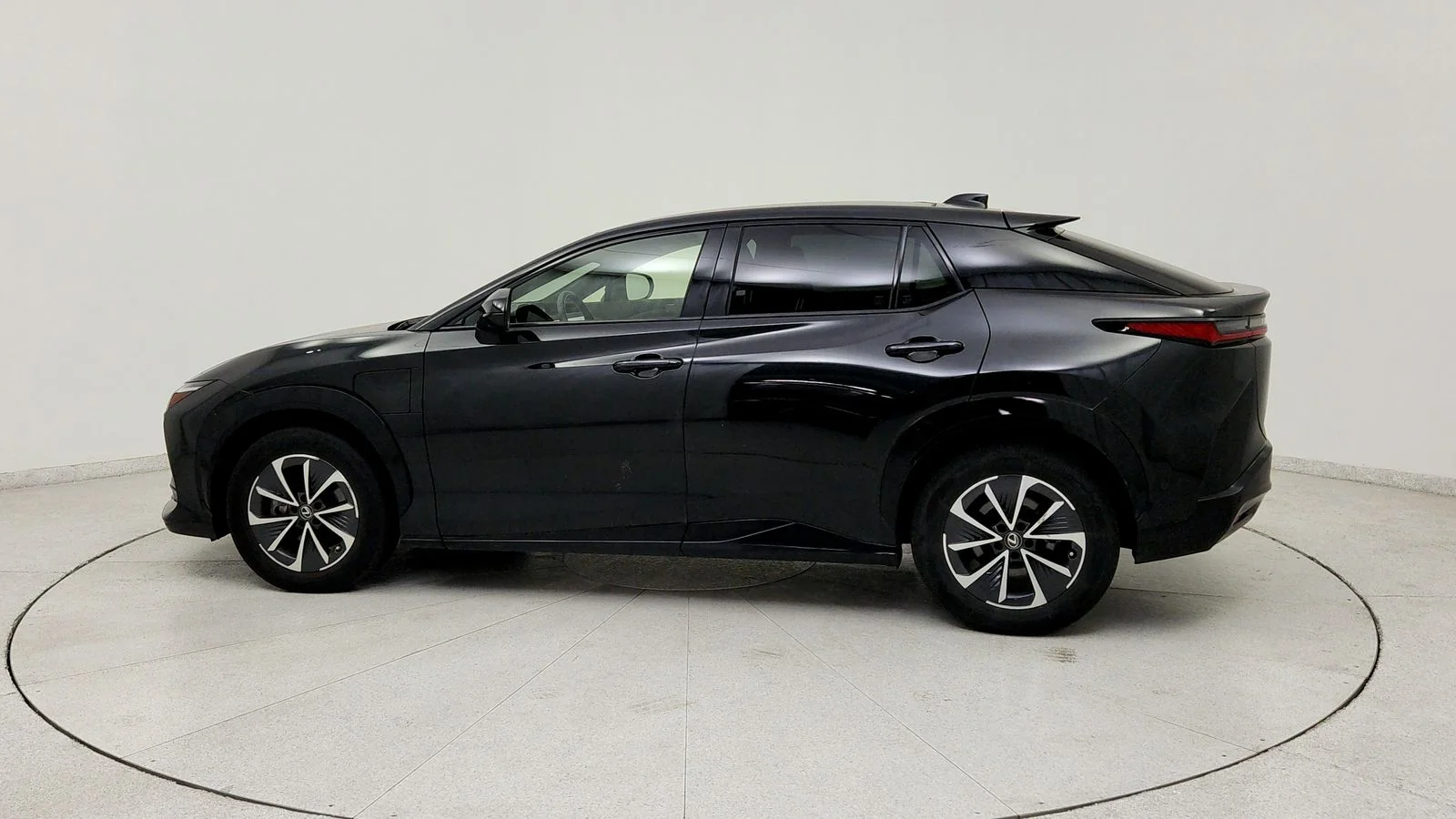 Used 2023 Black Lexus 450e Premium image 4