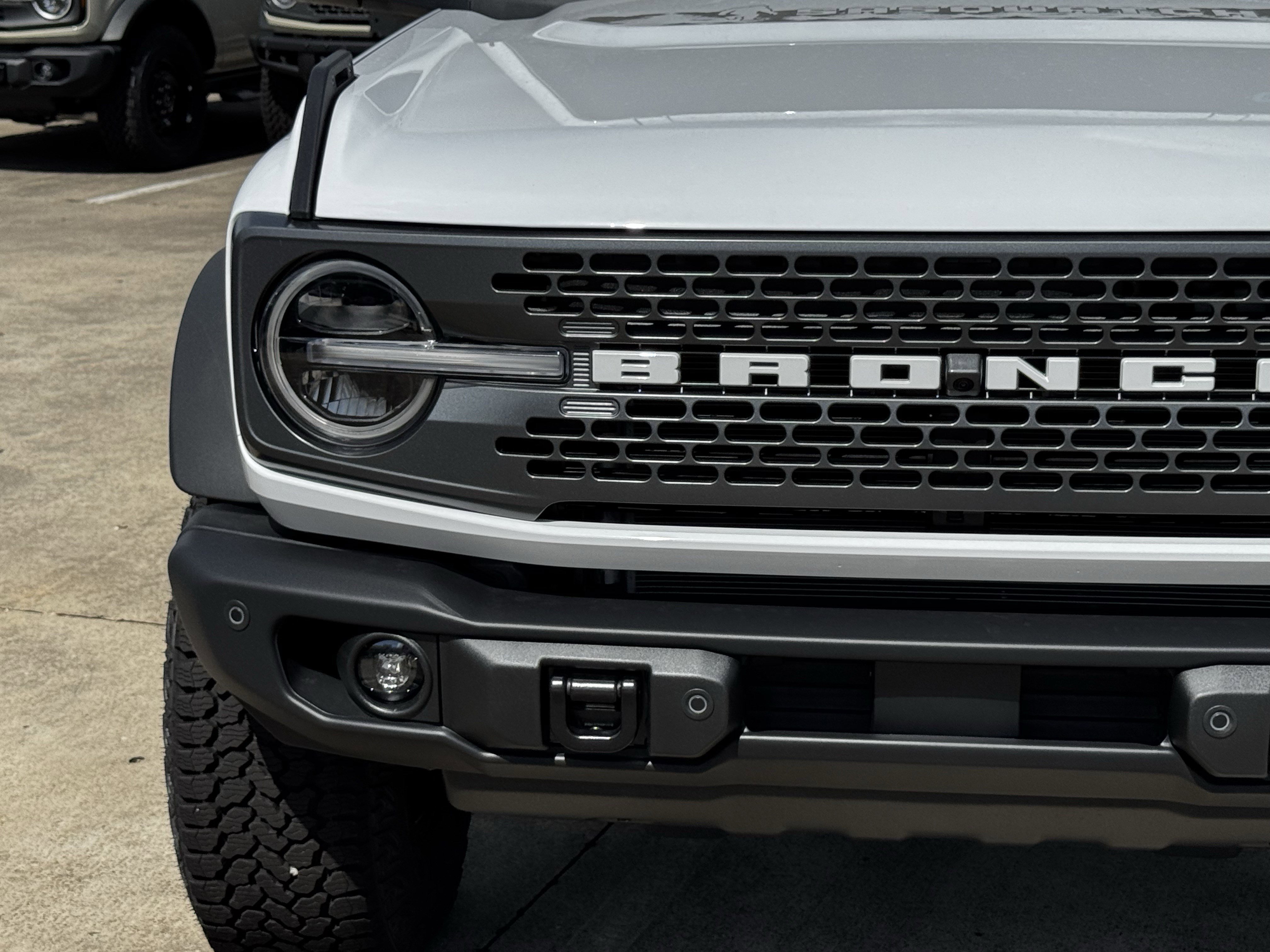 New 2026 Oxford White Ford Badlands image 5